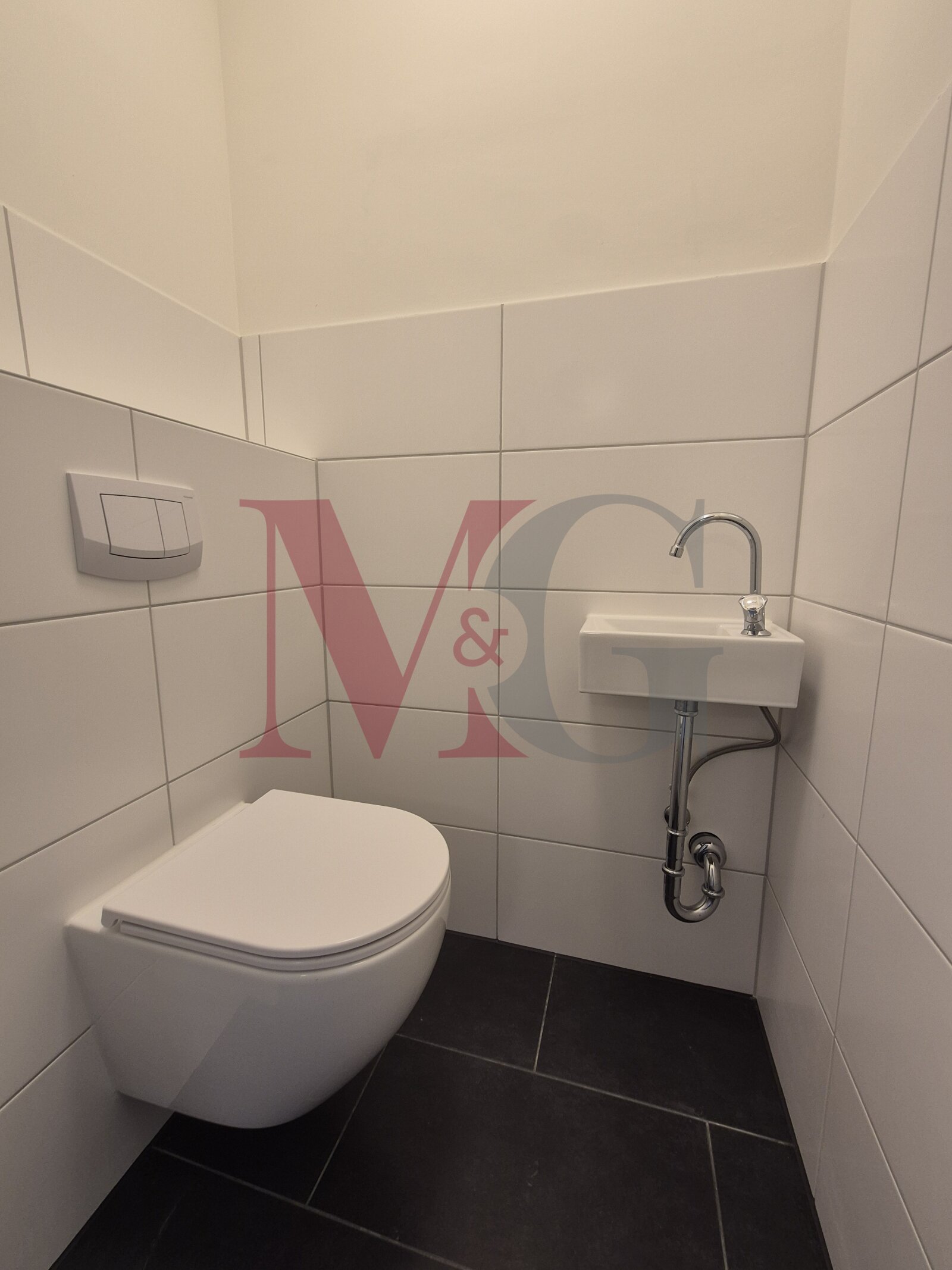 Exklusives Wohnen im historischen Schulgebäude – 2-Zimmer-Wohnung mit Stil und Geschichte