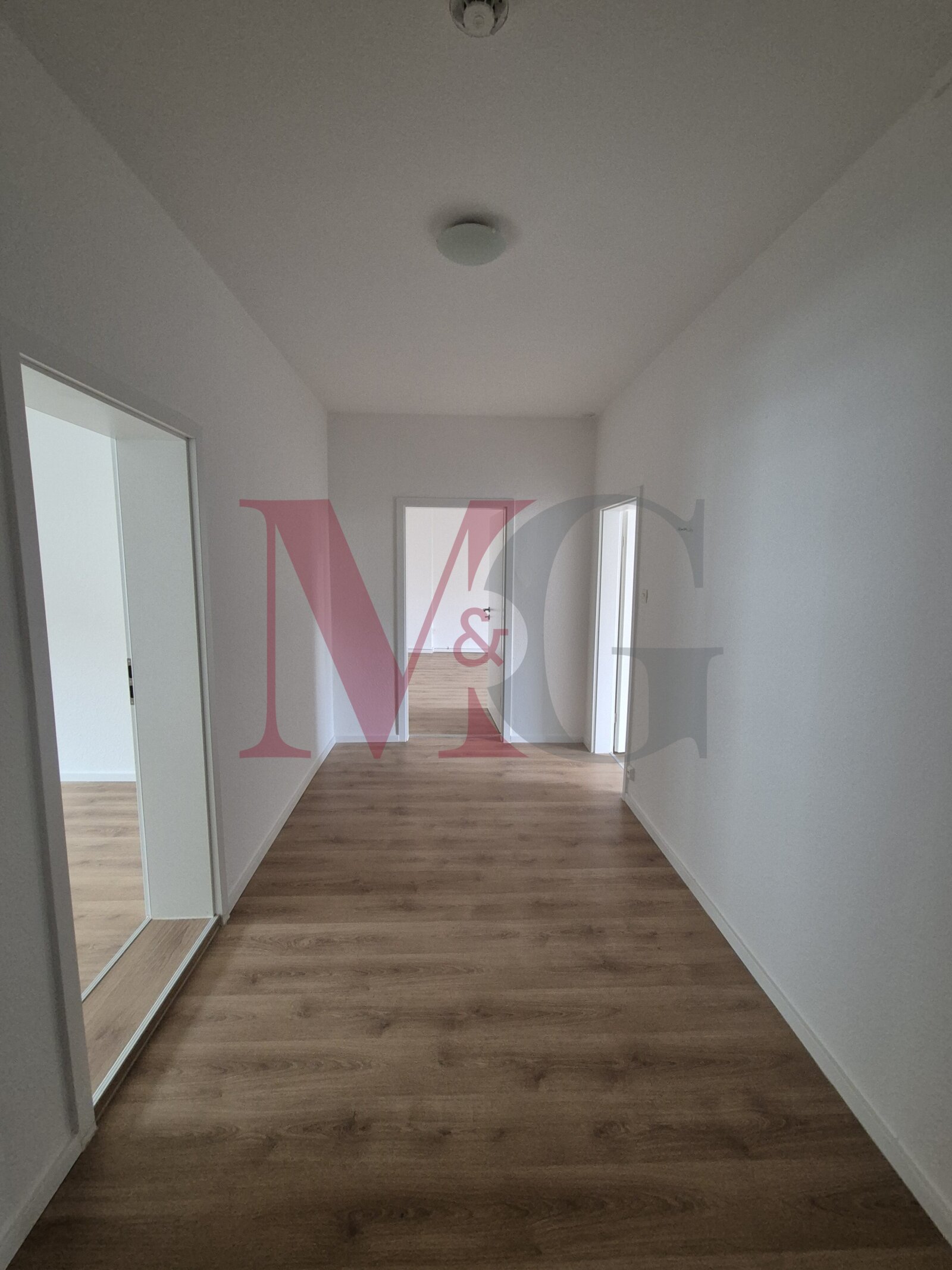 Helle 4 - Zimmer Wohnung nahe Zentrum