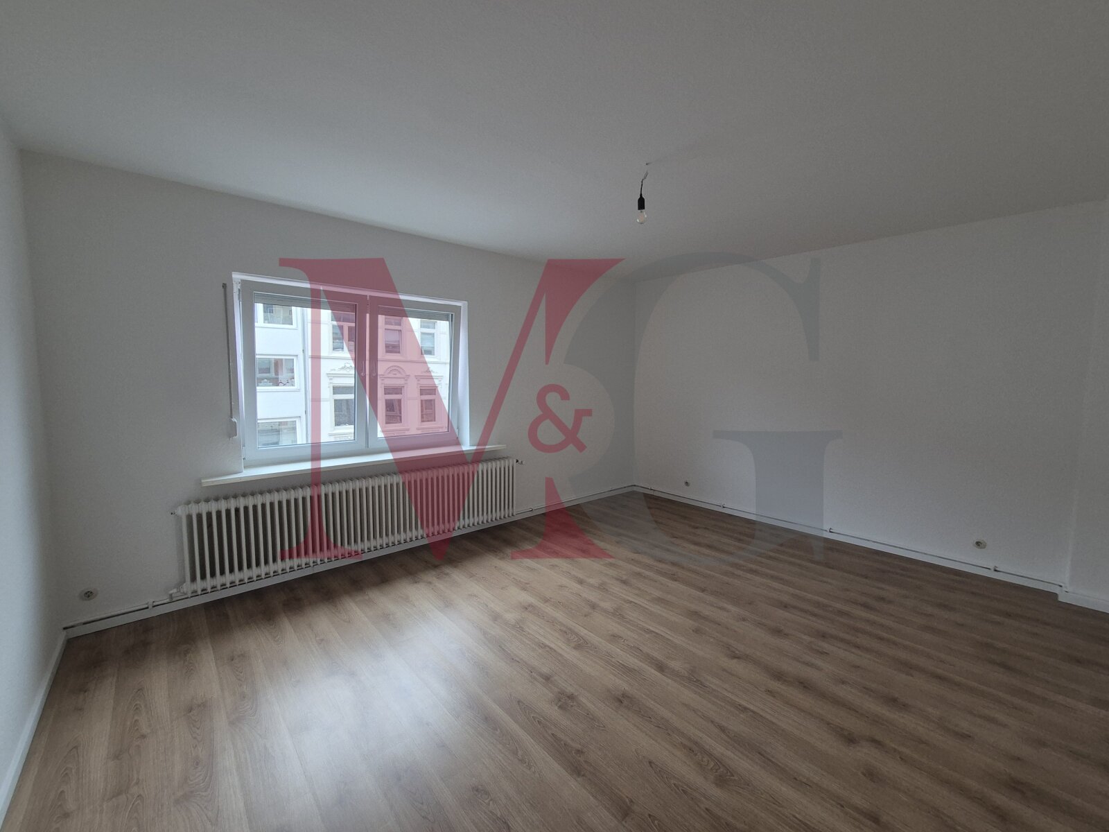 Helle 4 - Zimmer Wohnung nahe Zentrum