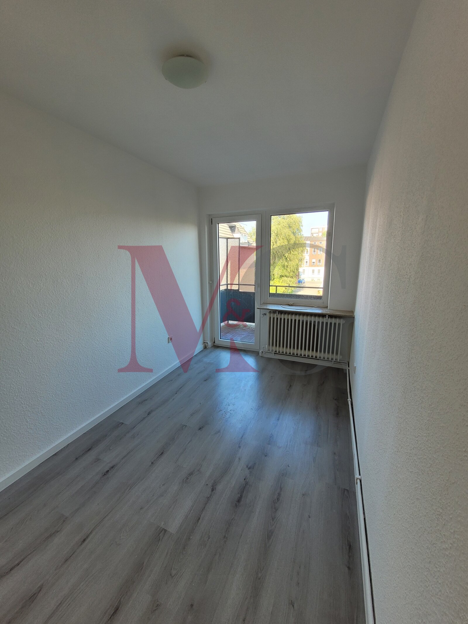 Schöne 3 - Zimmer Wohnung mit Balkon in Heppens 