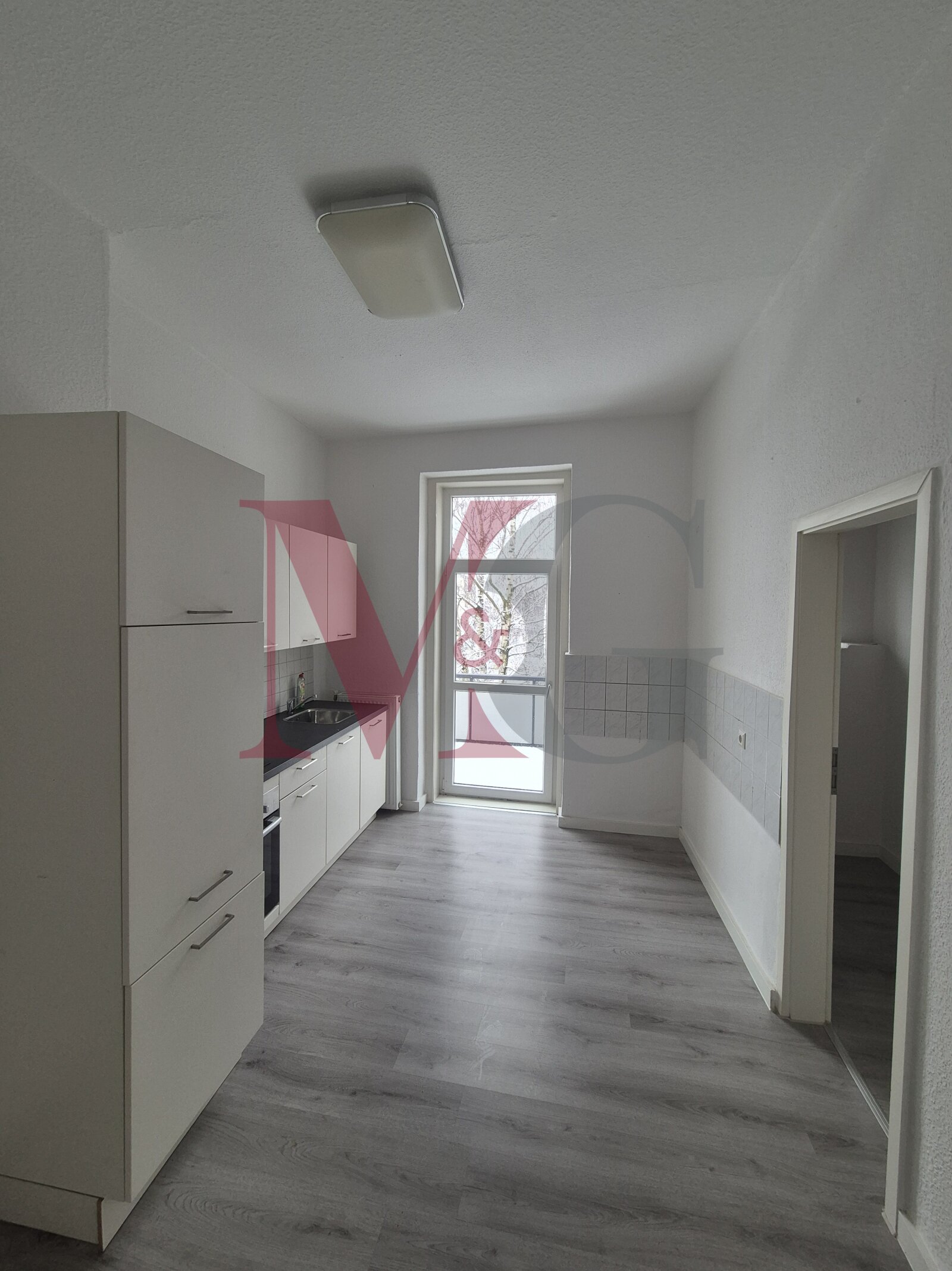 3 - Zimmer Wohnung mit 2 Balkonen und Einbauküche
