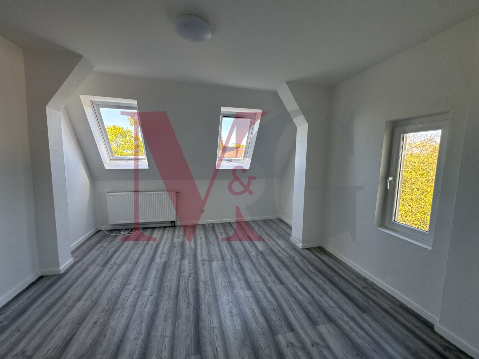 Großzügige 5,5 Zimmer Dachgeschosswohnung in Bant