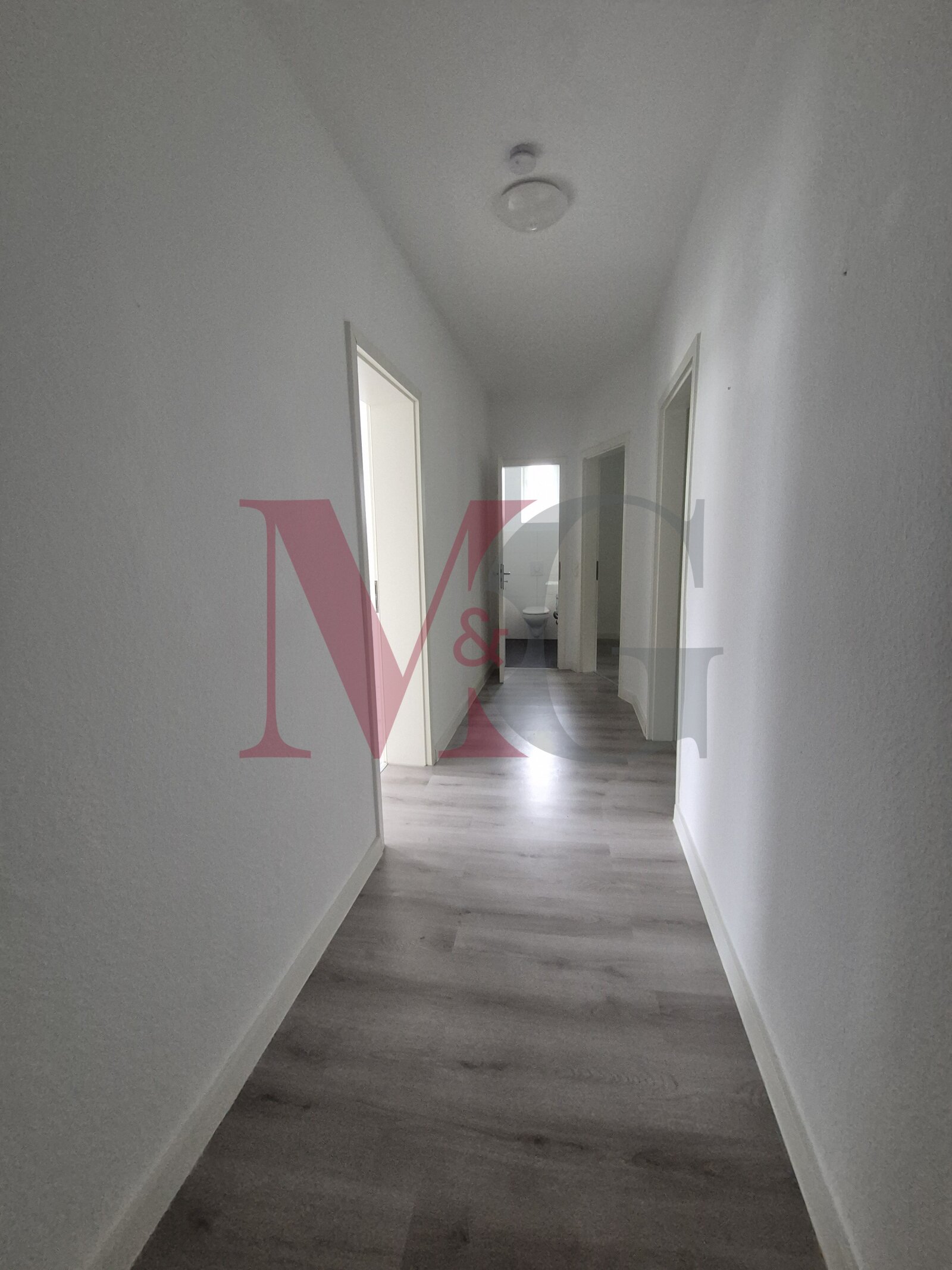 Ruhige 2 - Zimmer  Wohnung mit Balkon in Heppens 