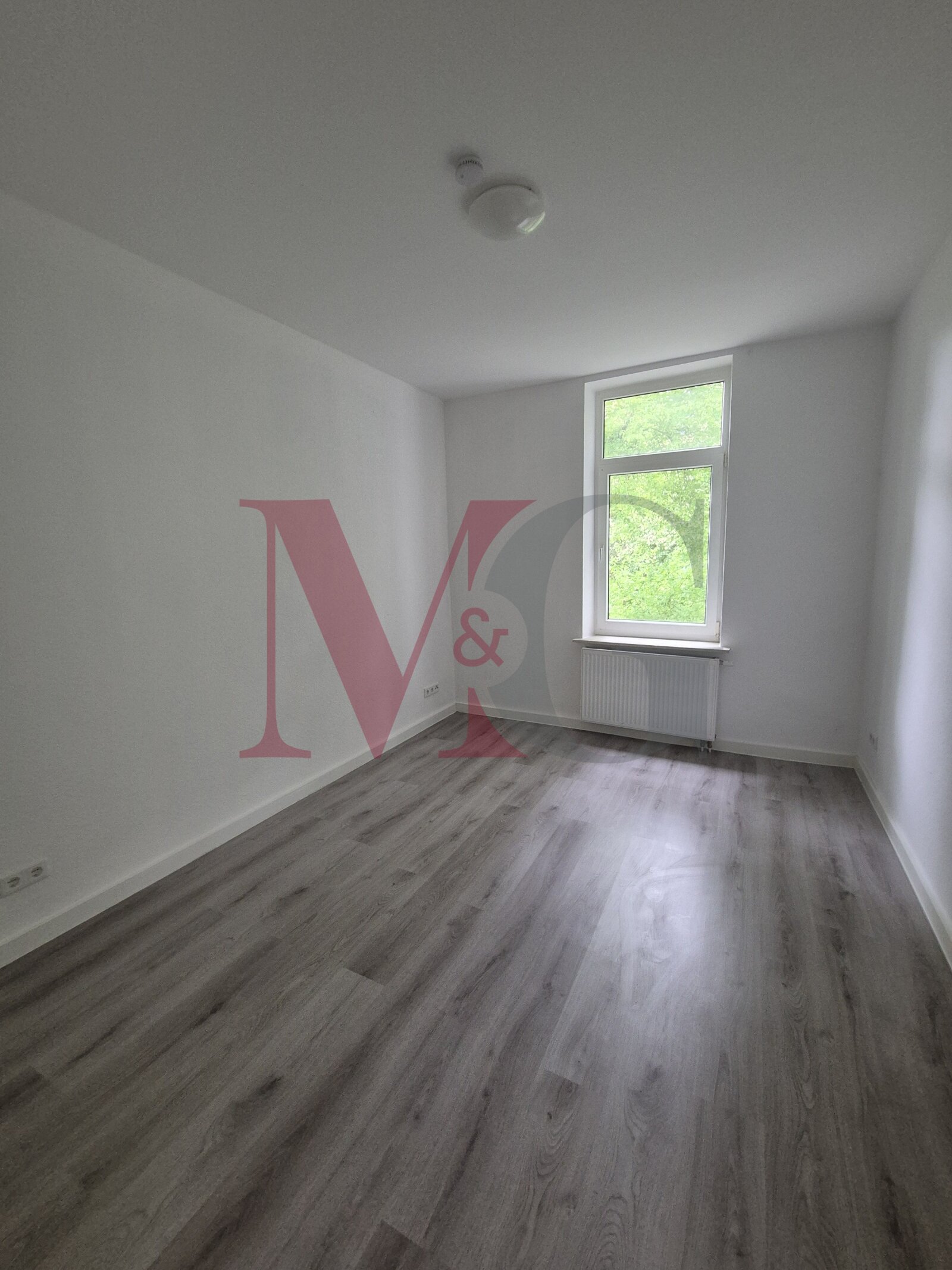 Ruhige 2 - Zimmer  Wohnung mit Balkon in Heppens 