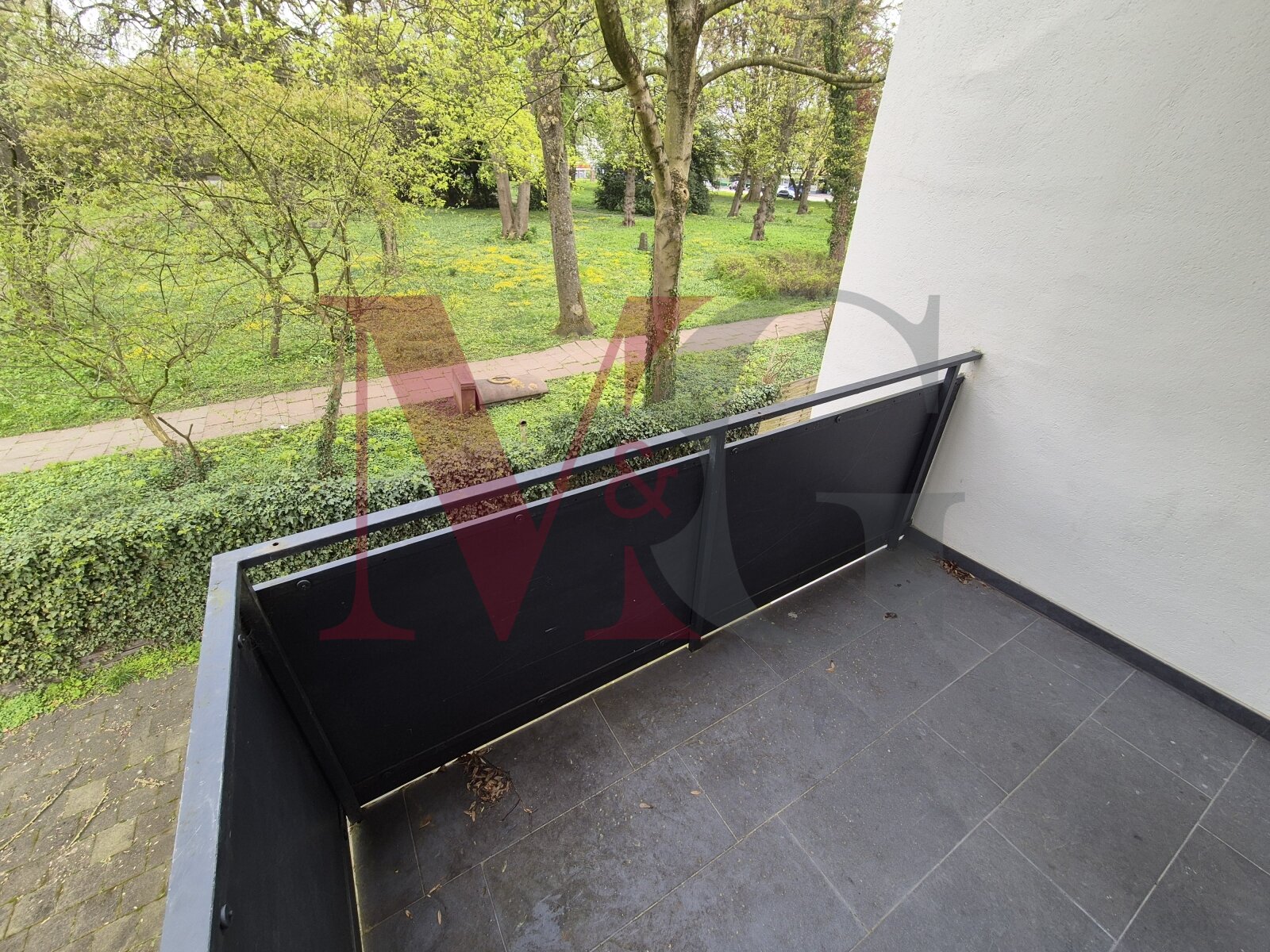 Ruhige 2 - Zimmer  Wohnung mit Balkon in Heppens 