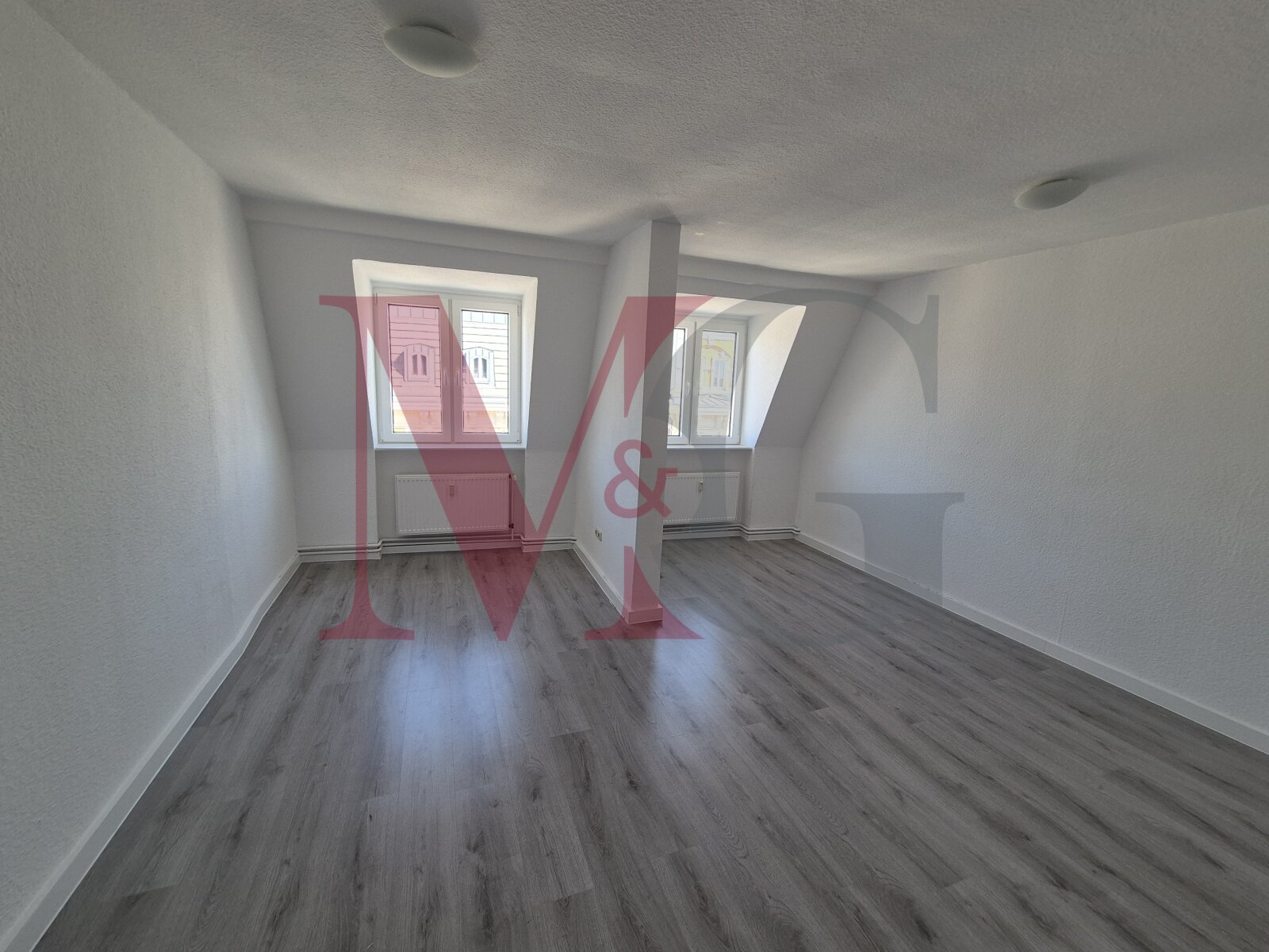 Helle Dachgeschosswohnung in der Innenstadt