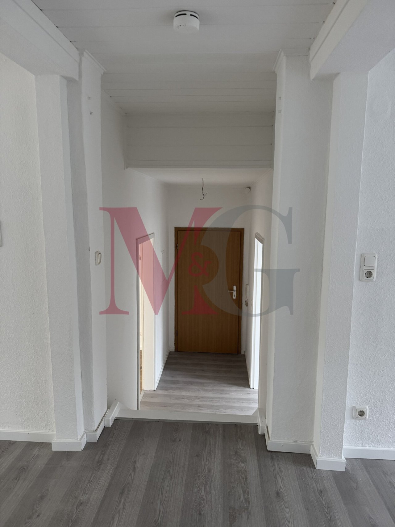 oberer Wohnraum mit Blick in den Flur oberer Wohnraum mit Blick in den Flur