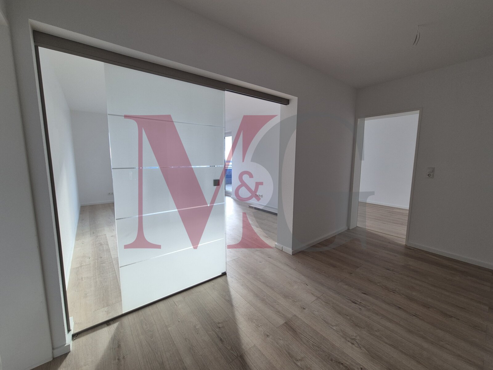 Flur mit Blick in das Wohnzimmer