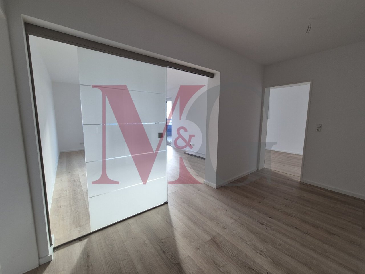 Flur mit Blick in das Wohnzimmer